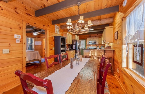 Mentone Cabin | Just Chillin on the Brow steps to downtown