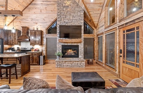 Hochatown Cabin | Just Chillin' - Romantic Luxury, Arcade, Outdoor Amenities, Hot Tub