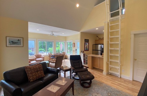 Summer Village Cottage | Just Chill’Inn Cottage - Pools, Beach, Golfcart