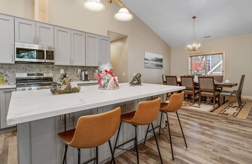 Big Bear City House | Just Grizzly-Modern-Elegant 3Bed-2bath-Pets OK