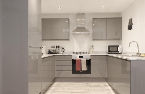 Coventry Apartment | Just Launched! Modern 2-Bed Flat - Sleeps 6 - Free Parking
