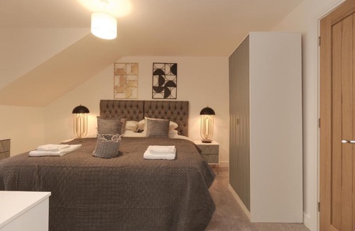 Coventry Apartment | Just Launched! Modern 2-Bed Flat - Sleeps 6 - Free Parking