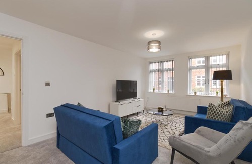 Coventry Apartment | Just Launched! Stylish 2-Bed Flat - Sleeps 6 - Free Parking