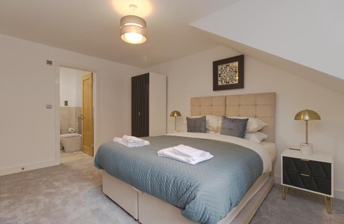 Coventry Apartment | Just Launched! Stylish 2-Bed Flat - Sleeps 6 - Free Parking