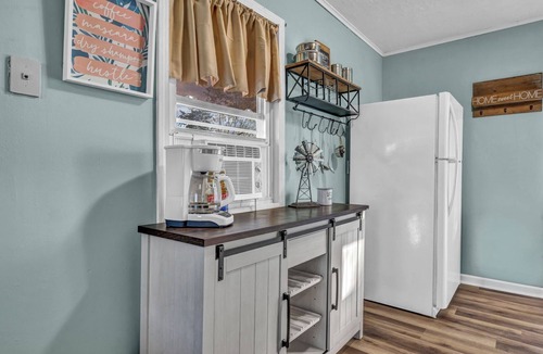 Elyria House | Just like Home- Cozy Elyria Ranch