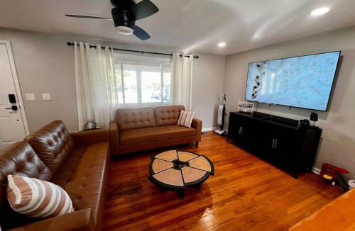 Milford House | Just like home w Pool & Pool table