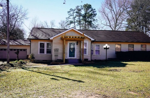 Kilgore House | Just minutes from EVERYTHING! Lots of amenities.