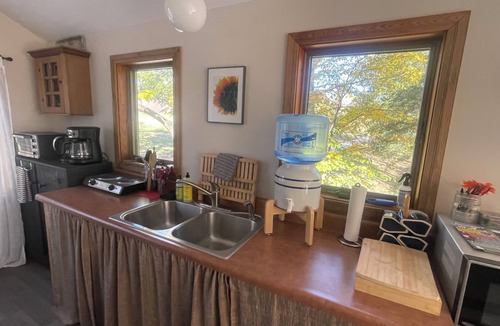 Rocheport Cabin | Just Off the Beaten Path
