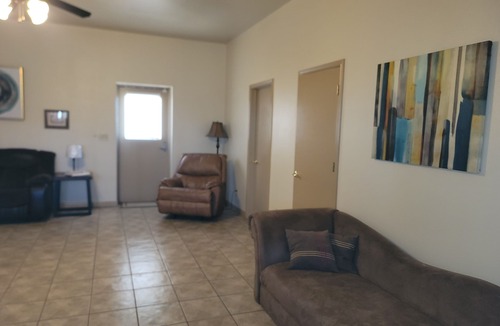 Del Valle Apartment | Just outside Austin. Near COTA, Tesla, Airport. MotoGP. Solar Eclipse 2024
