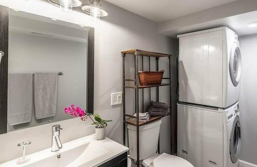 Capitol Hill House | Just Renovated, Fully Stocked Apt with Free Parking