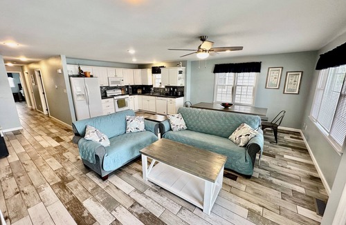 Wildwood Condo | Just Short Block Away from The Beach & Boadwalk