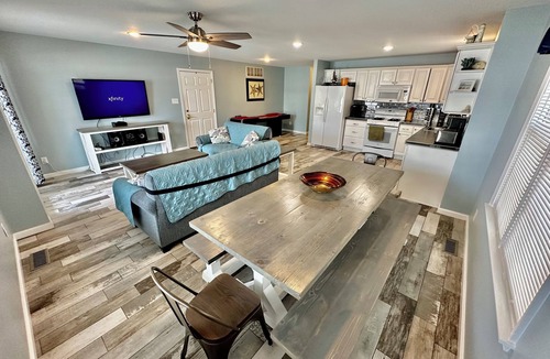 Wildwood Condo | Just Short Block Away from The Beach & Boadwalk