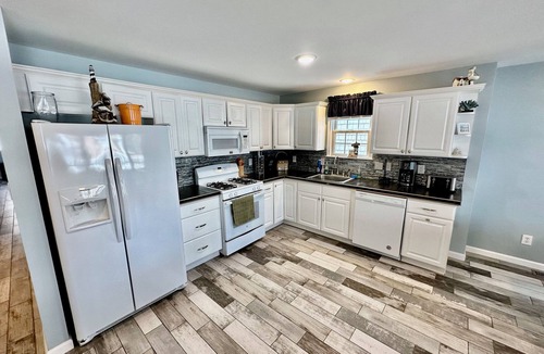 Wildwood Condo | Just Short Block Away from The Beach & Boadwalk