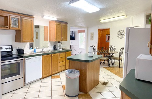 New Braunfels House | Just step away from Putt-Putt and Pool!