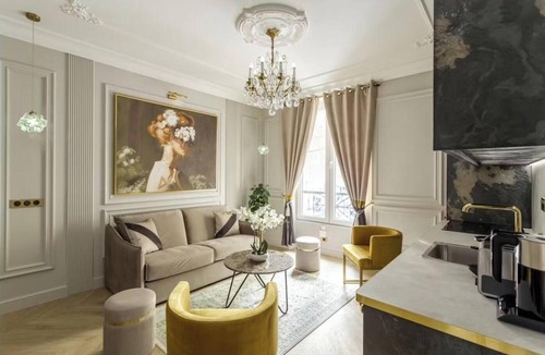 Arts-et-Metiers Apartment | JUST STEPS AWAY FROM ICONIC LANDMARKS @ PLACE VENDÔME & LOUVRE AT RUE AUX OURS