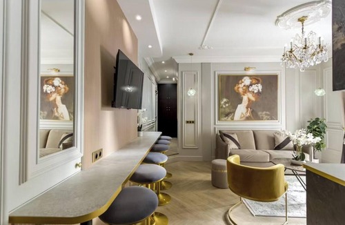 Arts-et-Metiers Apartment | JUST STEPS AWAY FROM ICONIC LANDMARKS @ PLACE VENDÔME & LOUVRE AT RUE AUX OURS