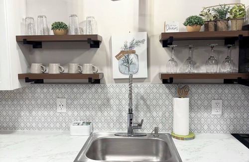 Hickory Apartment | Just the Middle Bitty, Sleeps 4!