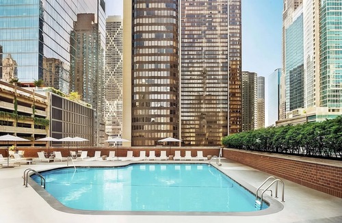 Streeterville Apartment | Just What You Were Looking For! 3 Spacious Units, Pool, Close to Navy Pier