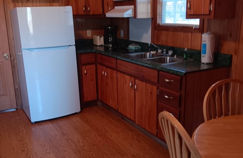 Carlisle Cabin | Just What You Were Looking For! Full Kitchen, Outdoor Pool, Free Parking