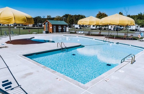 Carlisle Cabin | Just What You Were Looking For! Full Kitchen, Outdoor Pool, Free Parking