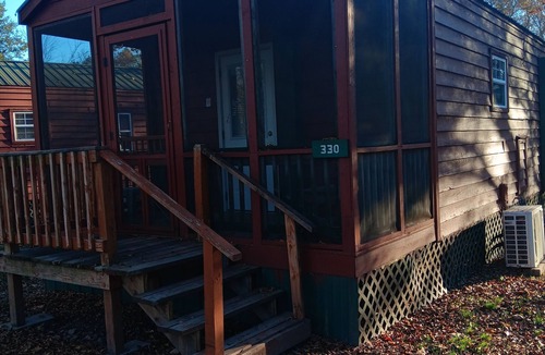 Carlisle Cabin | Just What You Were Looking For! Full Kitchen, Outdoor Pool, Free Parking