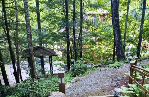 Glendale House | Just You, the frozen lake, and 2 nearby ski areas! Perfect cozy winter getaway