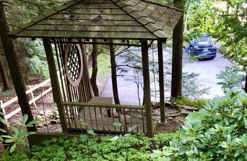 Glendale House | Just You, the frozen lake, and 2 nearby ski areas! Perfect cozy winter getaway