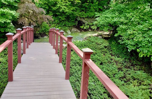Glendale House | Just You, the frozen lake, and 2 nearby ski areas! Perfect cozy winter getaway