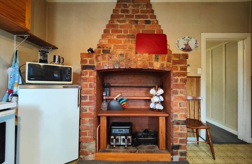 Riverton House | Justavacation Beachfront Bach