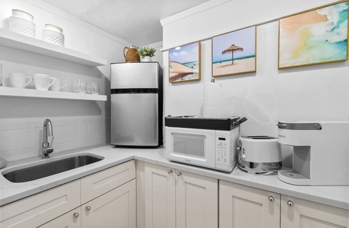 Palm Beach Bed & Breakfast | JustListedTropicalHaven1br