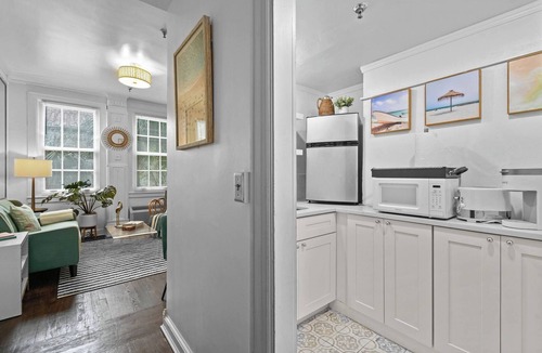 Palm Beach Bed & Breakfast | JustListedTropicalHaven1br
