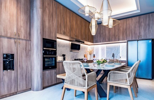 Sidakarya Villa | Juwana Villa Luxury 4BR w/Daily Cleaning, King, Pool, 100 Mbps, 8Mins to Beach