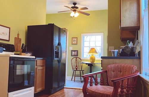 Lexington House | JW`s LOFT - Pet Fee Additional Charge