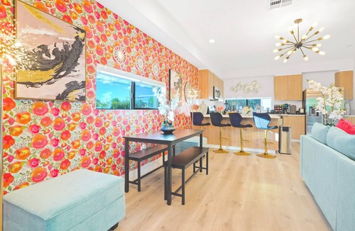 NoHo Arts District House | K. Bright & Colorful 3BR Getaway Near Universal & Hollywood Sleeps 13