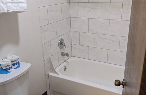 Edmonds Hotel | K&E Motor Inn