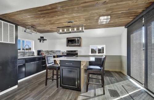 Center Point House | K Loma Vista with Hill Country Views