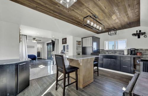 Center Point House | K Loma Vista with Hill Country Views