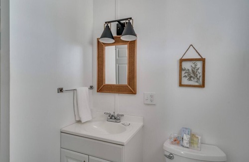 Clayton Apartment | K's Motel with Stunning St. Lawrence River Views - Room 1