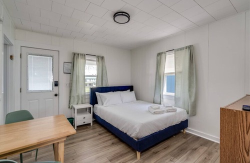 Clayton Apartment | K's Motel with Stunning St. Lawrence River Views - Room 1