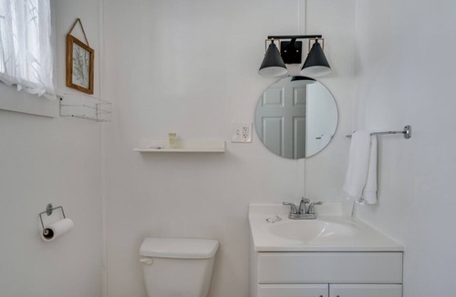Clayton Apartment | K's Motel with Stunning St. Lawrence River Views - Room 2