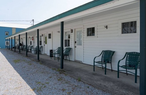 Clayton Apartment | K's Motel with Stunning St. Lawrence River Views - Room 3