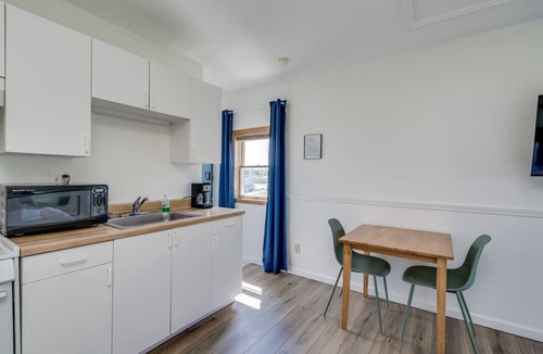 Clayton Apartment | K's Motel with Stunning St. Lawrence River Views - Room 9