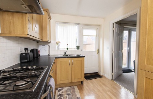 Norwich House | K Suites - Comfy 4 bed House w/free parking