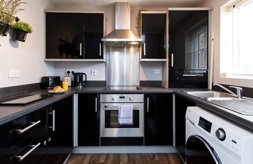 Northfield Apartment | K Suites - Cozy Rural 3 bed Flat w/free parking