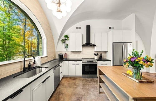 Ashley Oaks House | K-Town's Hobbit House - High Class, Underground