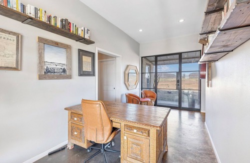 Marfa House | K&W Ranchita - Panoramic Views of Mitre Park and Davis Mountains