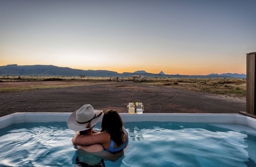 Marfa House | K&W Ranchita - Panoramic Views of Mitre Park and Davis Mountains