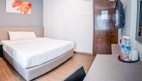 Sitiawan Hotel | K West Hotel