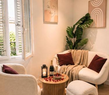 Balloy Hotel | K9 Love Room - Jacuzzi Privatif & Miroir au plafond