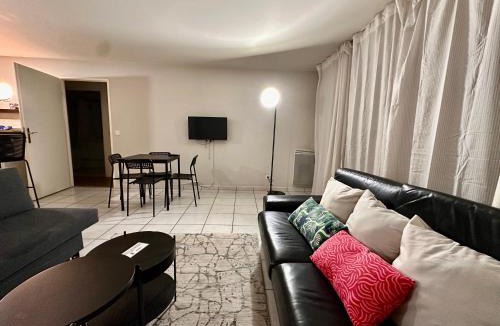 Noisy-le-Grand Apartment | KAALA STAYS - Family apt Disney - Paris Garden Parking
